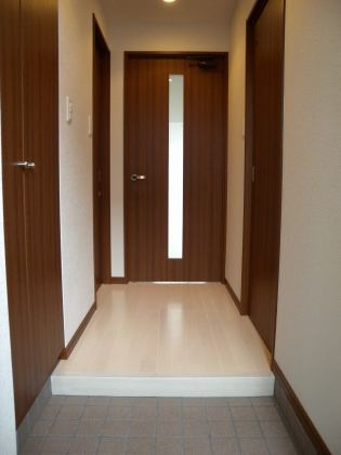 玄関　同シリーズ別物件の写真です