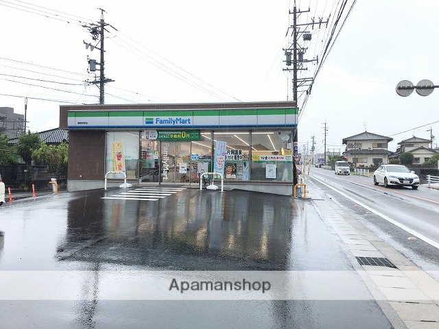 コンビニ　ファミリーマート（コンビニ）まで627m