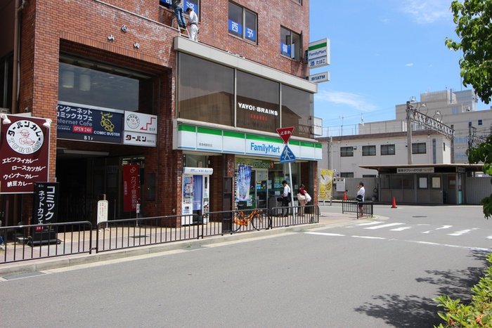 コンビニ　ファミリーマート阪急桂駅前店（コンビニ）まで800m