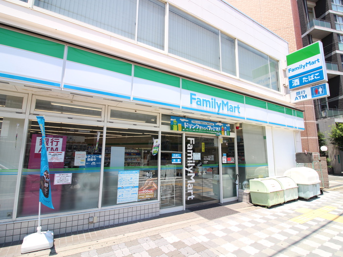 コンビニ　ファミリーマート（コンビニ）まで180m