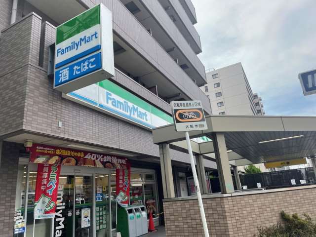 コンビニ　ファミリーマート（コンビニ）まで708m