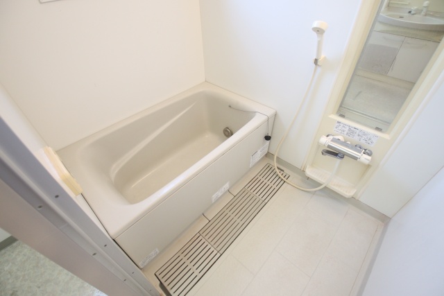 バス・シャワールーム　※別室の参考写真の為、現況優先です。