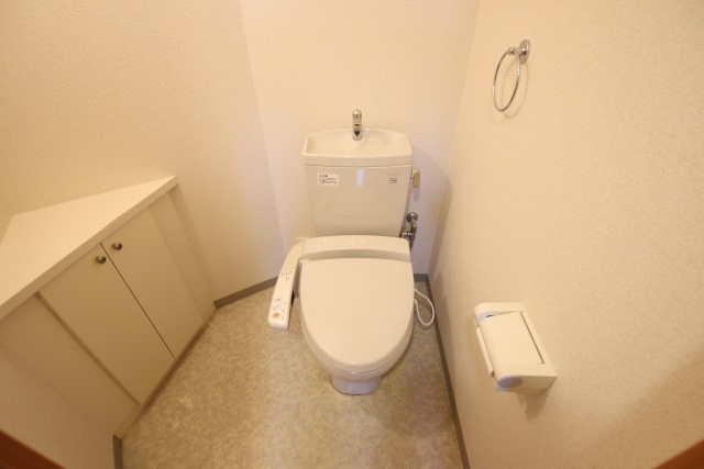 トイレ　※別室の参考写真の為、現況優先です。