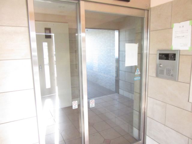 セキュリティ　エントランスはオートロック式です。