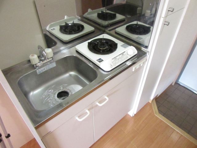キッチン　１口ガスコンロあります。