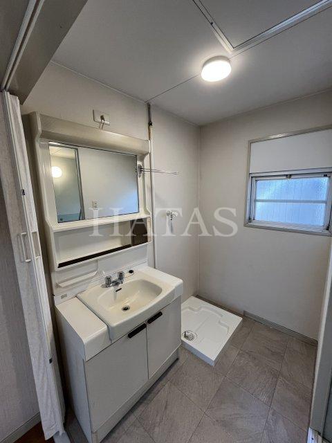 洗面設備　同物件別部屋です。