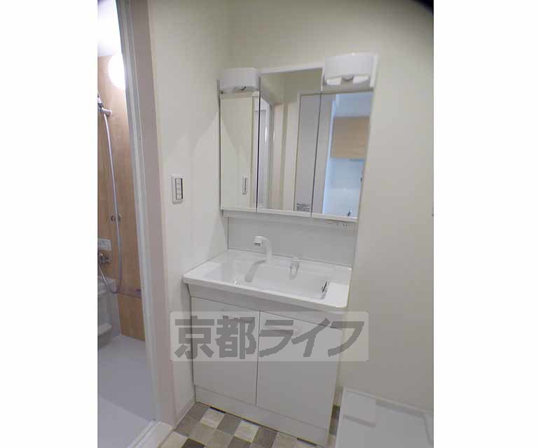 洗面設備　新築できれいな部屋です