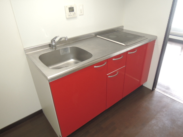 キッチン　システムキッチンを採用。