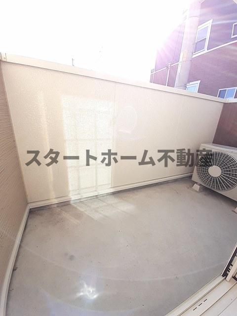 バルコニー　開放的で明るい空間を演出してくれるバルコニーです