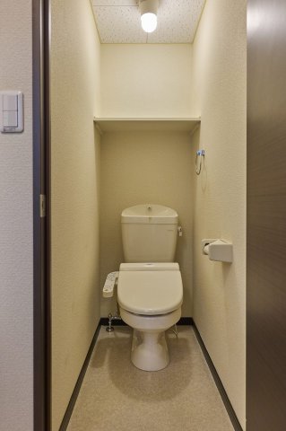 トイレ　温水洗浄便座付き