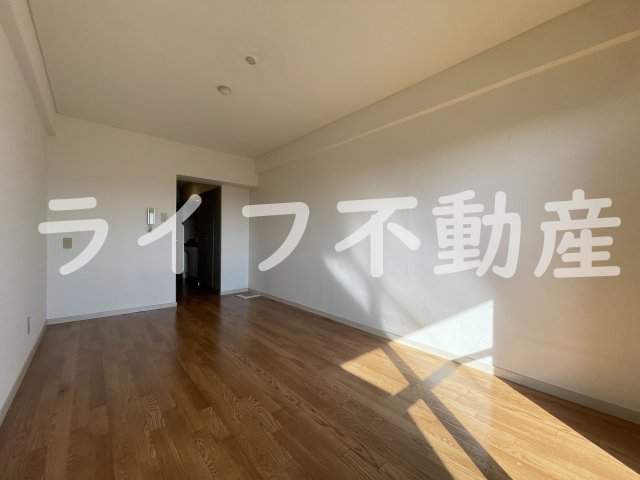 居室・リビング　こちらのリビングで趣味の時間をお楽しみください