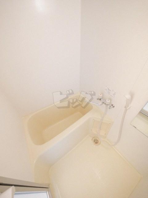 バス・シャワールーム　広々タイプのお風呂です♪
