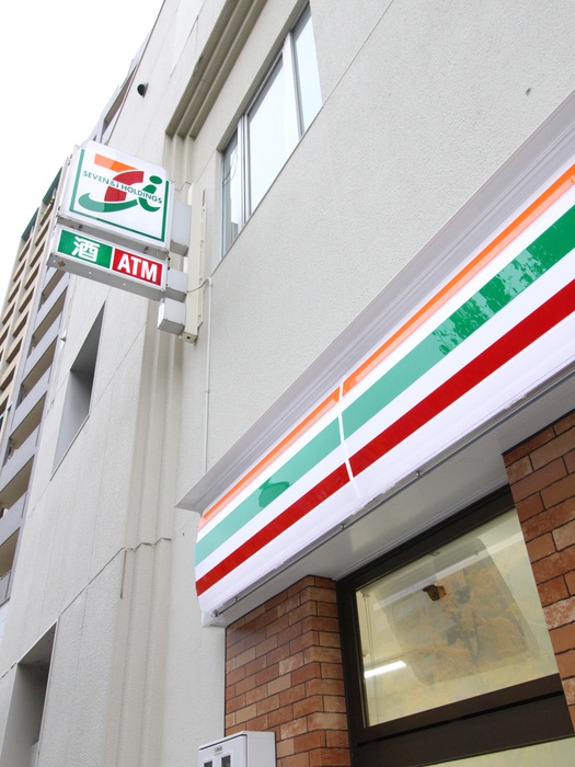 コンビニ　セブンイレブン（コンビニ）まで104m