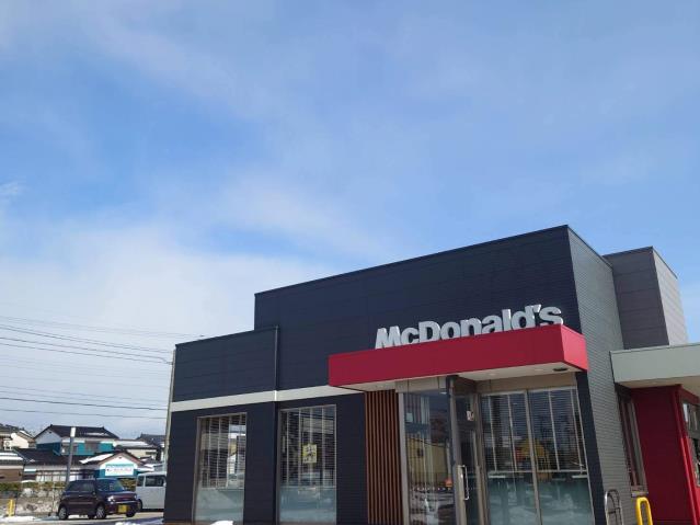飲食店　マクドナルド高岡中曽根店（飲食店）まで539m