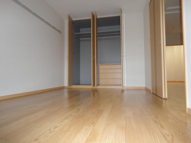 収納　洋室(収納家具付き)