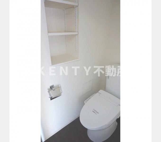 トイレ　落ち着いた色調のトイレです