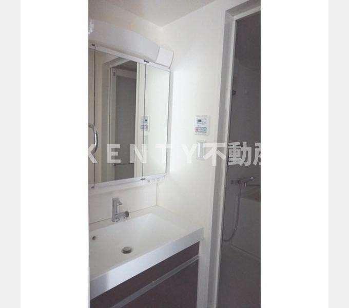 洗面設備　スペースが確保できる洗面所です