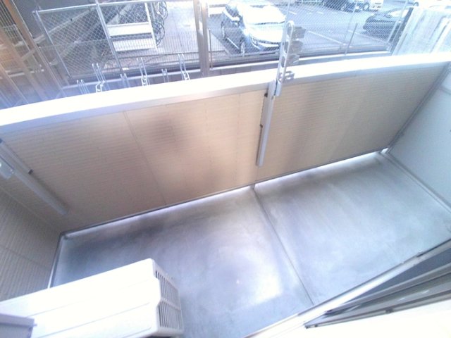 バルコニー　開放的で明るい空間を演出してくれるバルコニーです