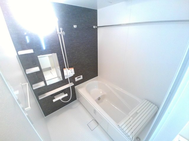 バス・シャワールーム　コンパクトで使いやすいお風呂です