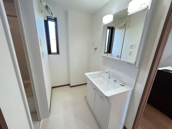 洗面設備　※103号室参考画像になります。