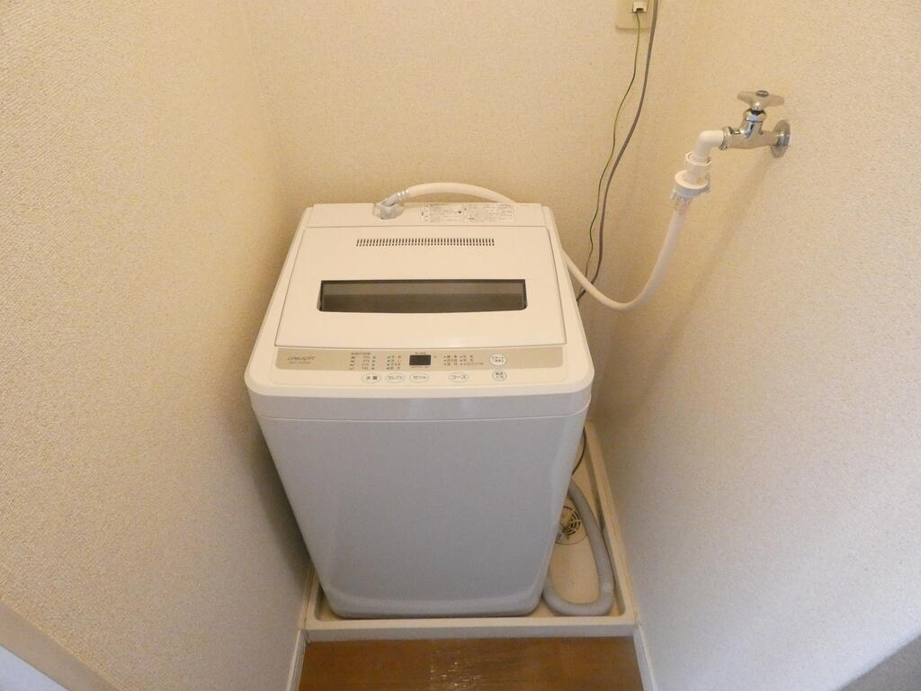 その他設備　室内に洗濯機を備え付けです☆