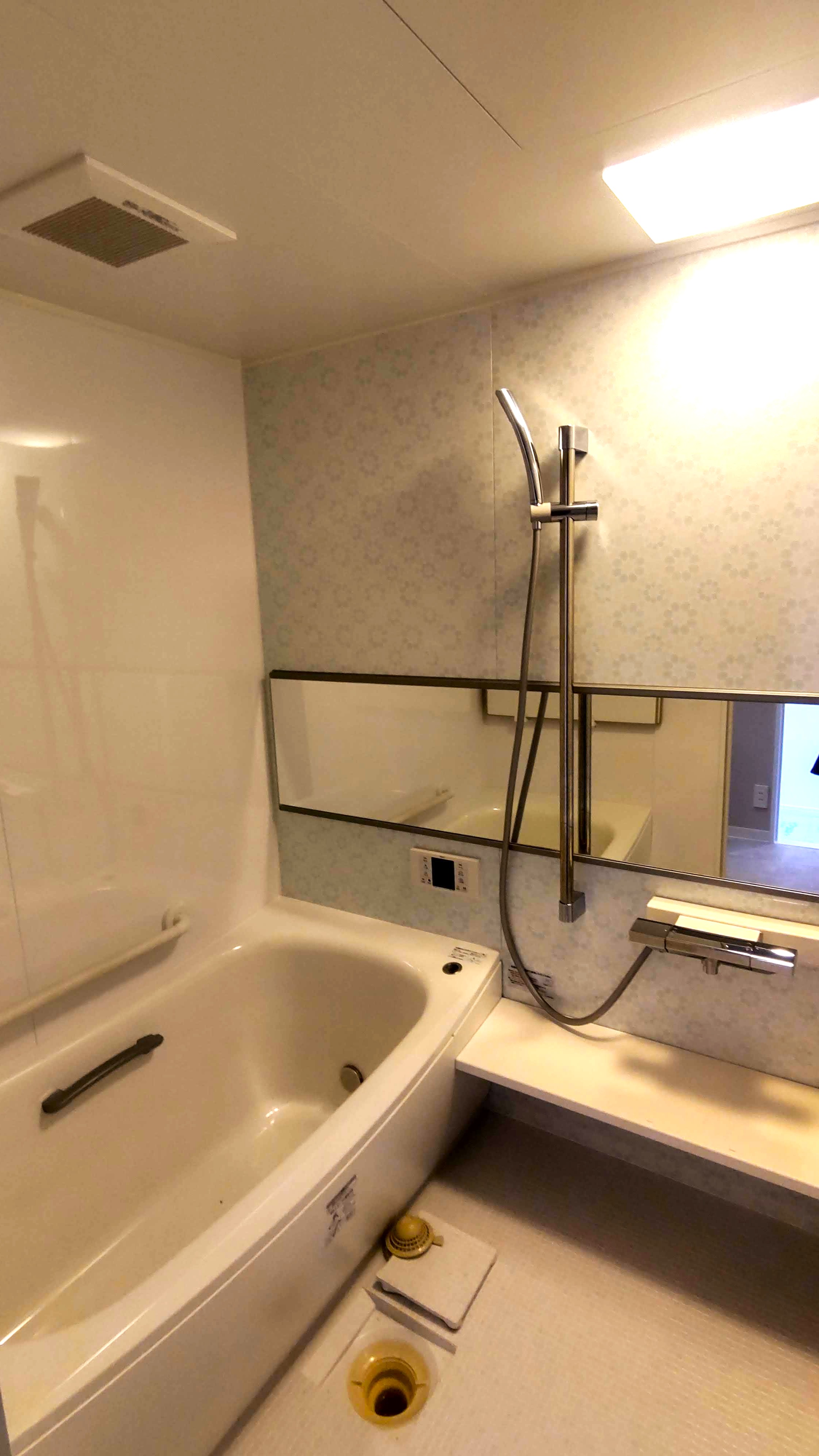 バス・シャワールーム　追焚機能付のゆったりバスルーム