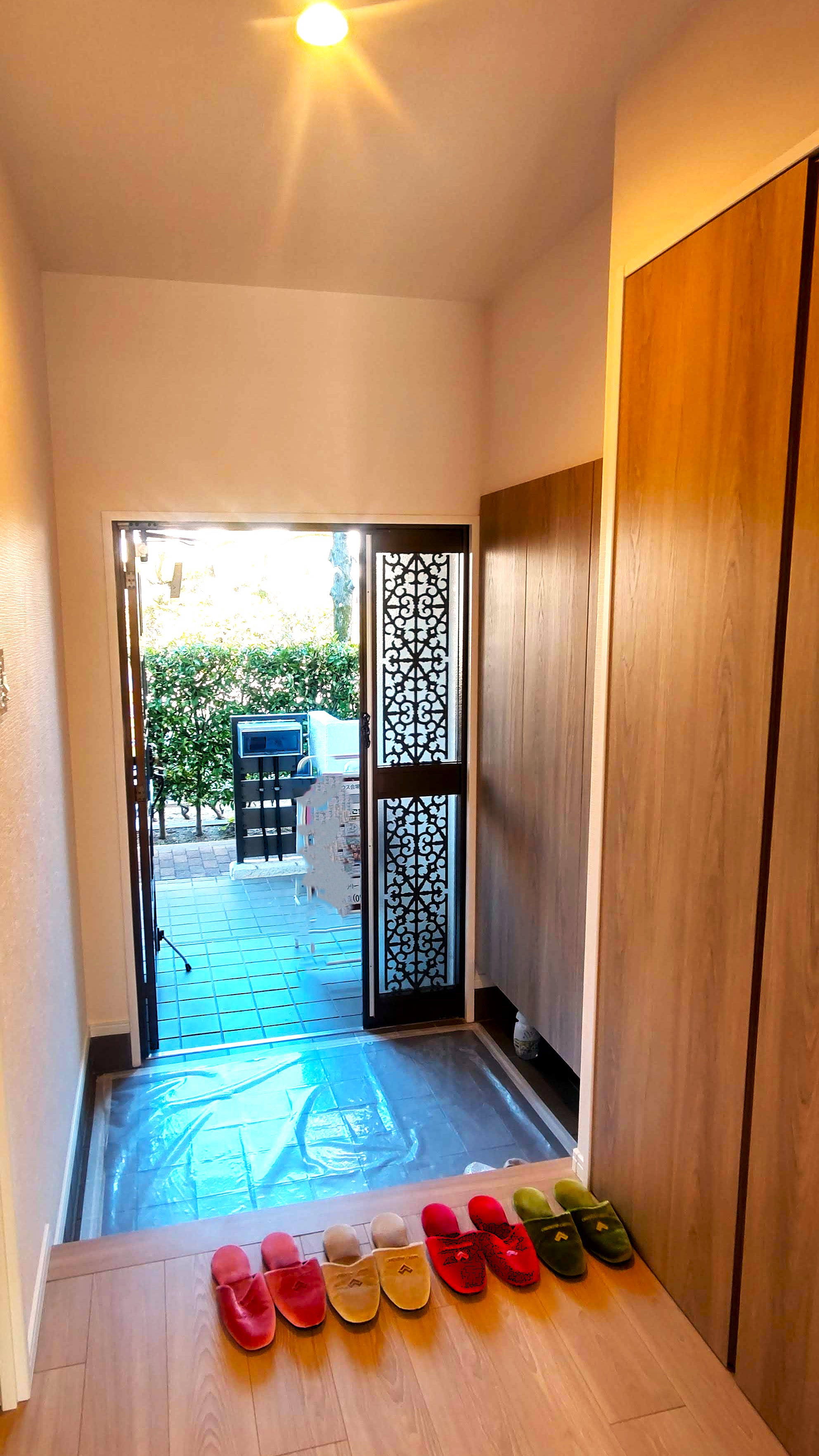 玄関　たっぷり玄関収納付