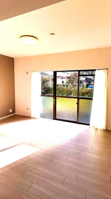 居室・リビング　南向きの明るいリビング