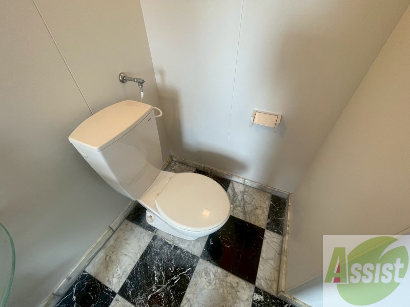 トイレ　こちらはトイレです。清潔感があり、安心して使用できます。