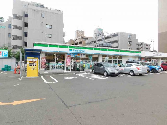 コンビニ　ファミリーマート 泉中央駅前店（コンビニ）まで265m