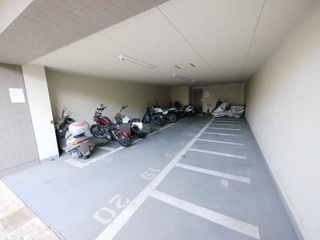 その他　バイク置き場月額864円
