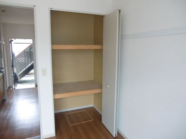 収納　押入れあります。