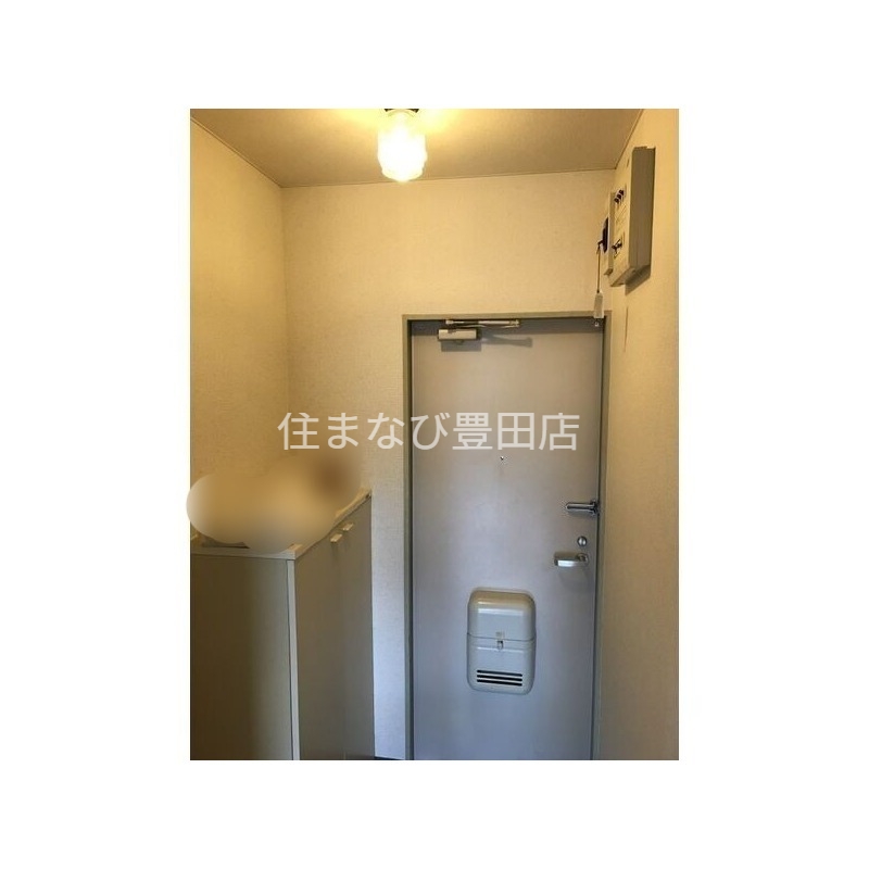 玄関　同型別部屋写真