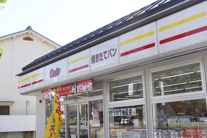 コンビニ　デイリーヤマザキ（コンビニ）まで560m