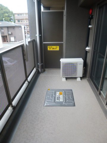 バルコニー　陽当たり良好なバルコニーです