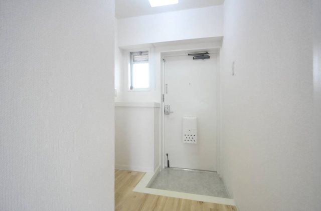 玄関　同タイプ別室の写真です