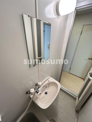 洗面設備　落ち着いたエントランスです