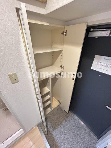 収納　落ち着いたロビーです