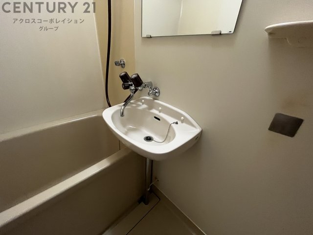 洗面設備　浴室内に洗面台付き！