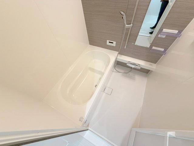 バス・シャワールーム　広めのお風呂は一日の疲れを癒してくれます。