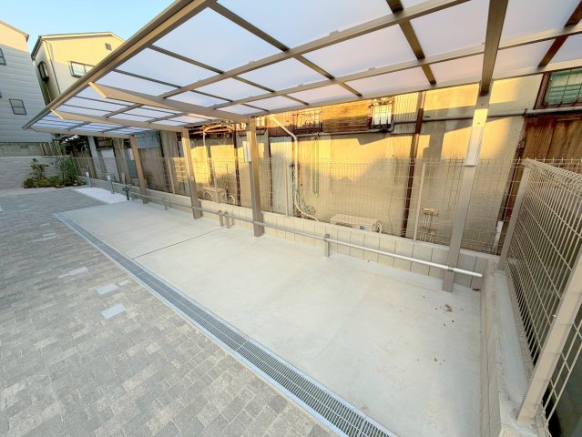 駐車場　敷地内には入居者専用の駐輪スペースもあります。