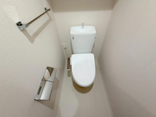 トイレ　綺麗なトイレにはウォシュレット標準装備です。