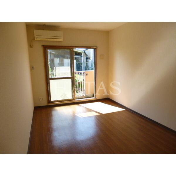 居室・リビング　同物件別部屋です。