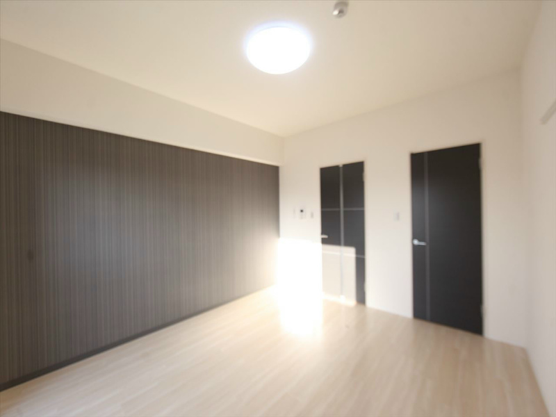 その他　洋室9帖　ウォークインクローゼット付（収納充実してます）