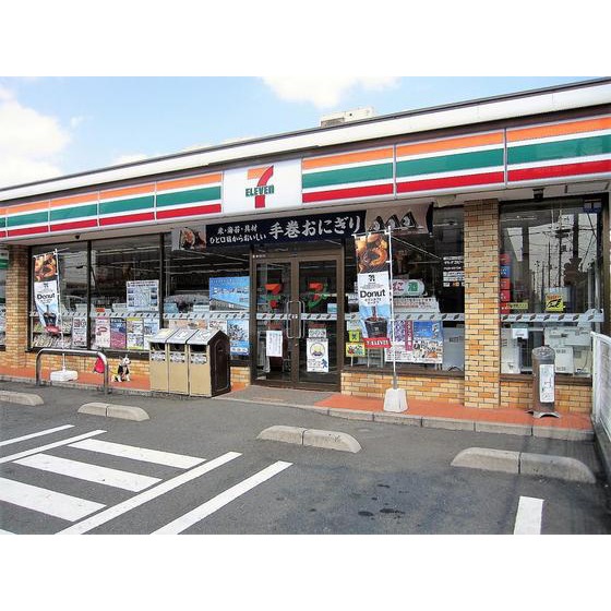 コンビニ　セブンイレブン草加旭町４丁目店（コンビニ）まで28m