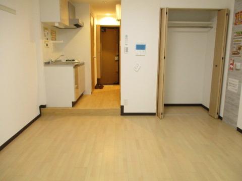 居室・リビング　室内