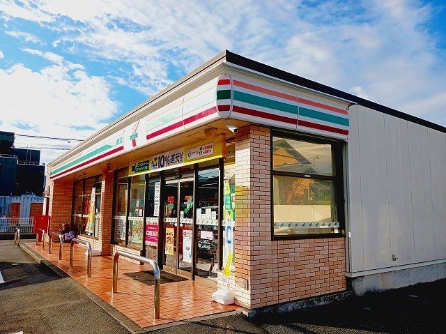 コンビニ　セブンイレブン　富士市松岡店（コンビニ）まで230m