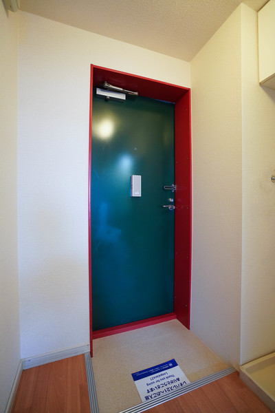 玄関　同じ建物の別なお部屋