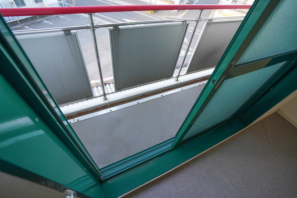 バルコニー　同じ建物の別なお部屋