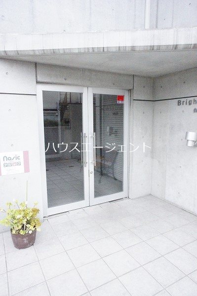 エントランス　キレイなエントランスです